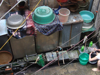 Nỗi khổ người thành phố muốn lắp bình nóng lạnh cũng không được