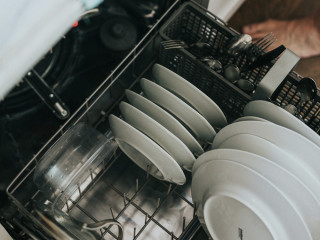 Nguyên nhân và biện pháp sửa chữa nhanh máy rửa bát bị rung lắc