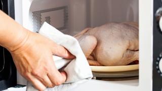 Cách giã đông bằng lò vi sóng giữ được dưỡng chất